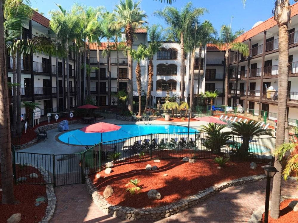 Buena Park Grand Hotel & Suites Eksteriør billede